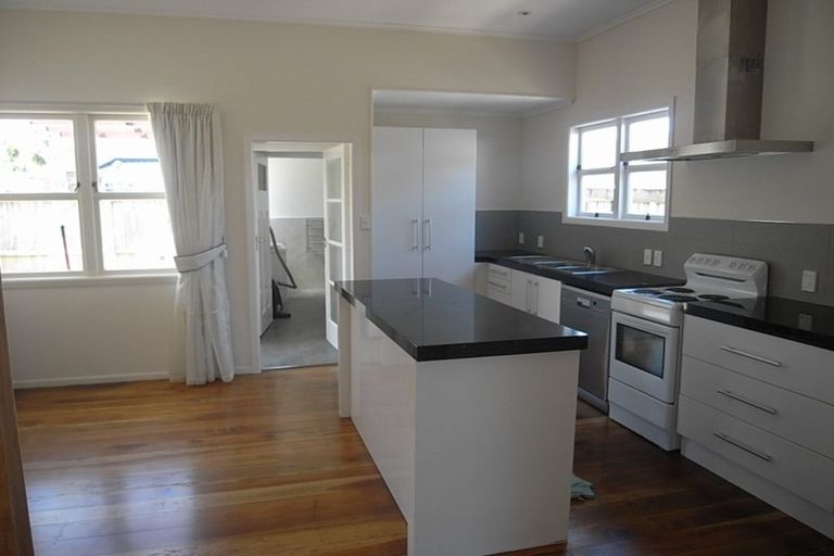 Photo of property in 16 Raymond Street, Point Chevalier, Auckland, 1022