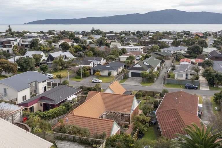 Photo of property in 18 Falla Street, Paraparaumu Beach, Paraparaumu, 5032