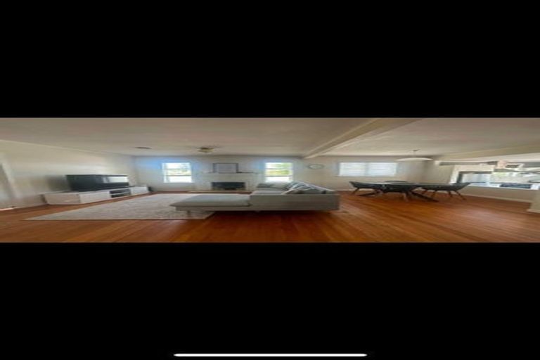 Photo of property in 105 Triangle Road, Massey, Auckland, 0614