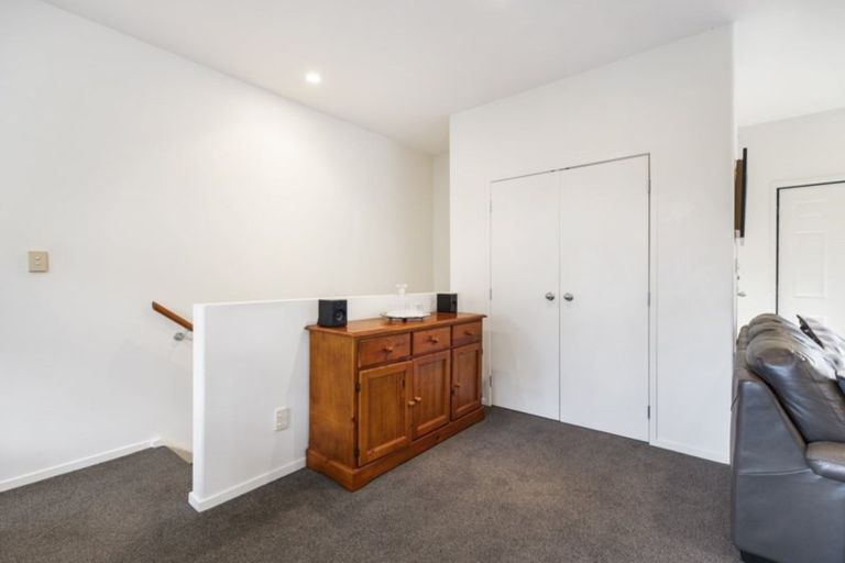 Photo of property in 10/69 Target Road, Totara Vale, Auckland, 0629