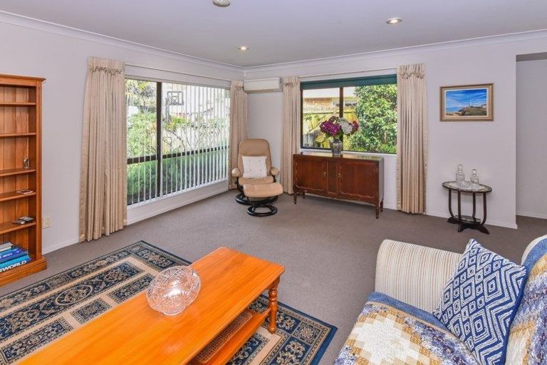 Photo of property in 3 Gaylord Place, Conifer Grove, Takanini, 2112