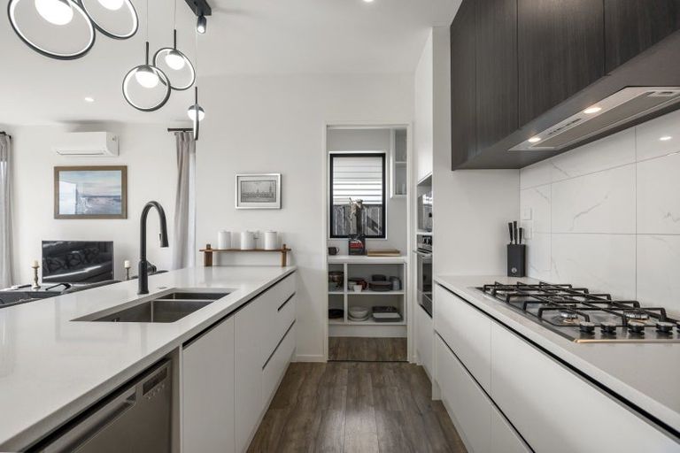 Photo of property in 11 Koiora Road, Clarks Beach, 2122