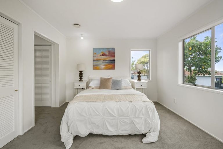 Photo of property in 38 Deverell Place, Northcross, Auckland, 0632