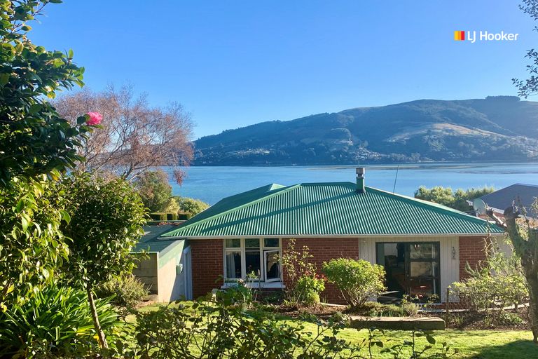 Photo of property in 34 Bayne Terrace, Macandrew Bay, Dunedin, 9014