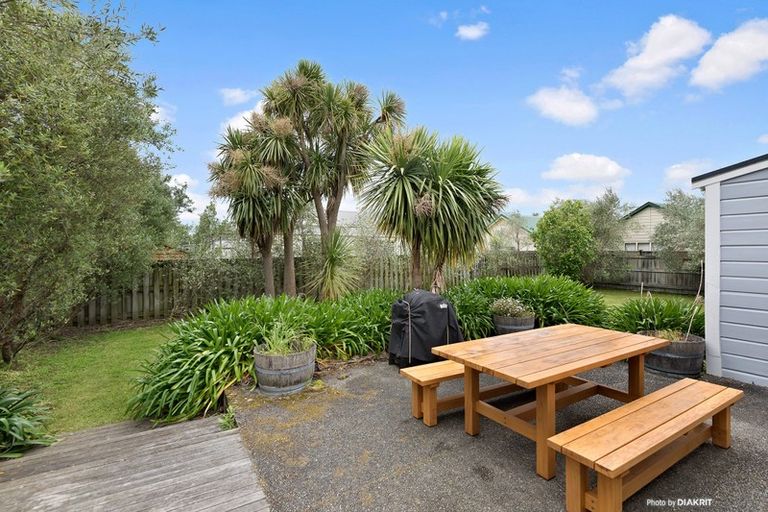 Photo of property in 102 Jellicoe Street, Martinborough, 5711