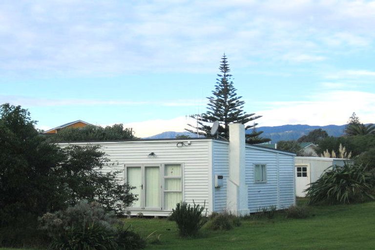 Photo of property in 20 Babbacombe Avenue, Otaki Beach, Otaki, 5512