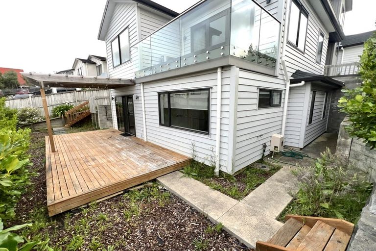 Photo of property in 7 Eric Gifford Drive, Ranui, Auckland, 0612