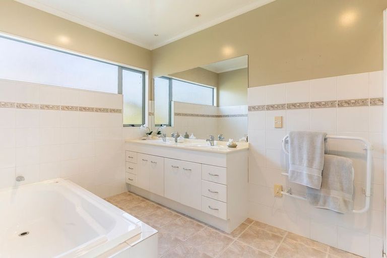 Photo of property in 81 Polo Prince Drive, Totara Park, Manurewa, 2576