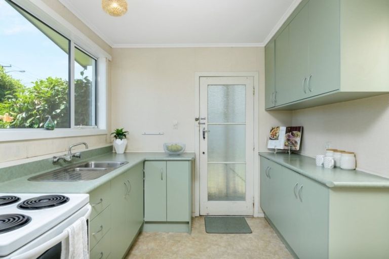 Photo of property in 1/92 Ngatai Road, Otumoetai, Tauranga, 3110