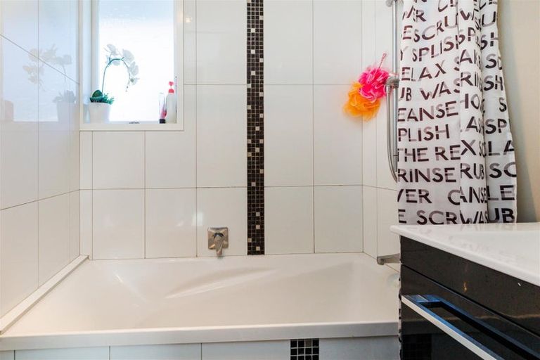 Photo of property in 181a Bridge Street, Bulls, 4818