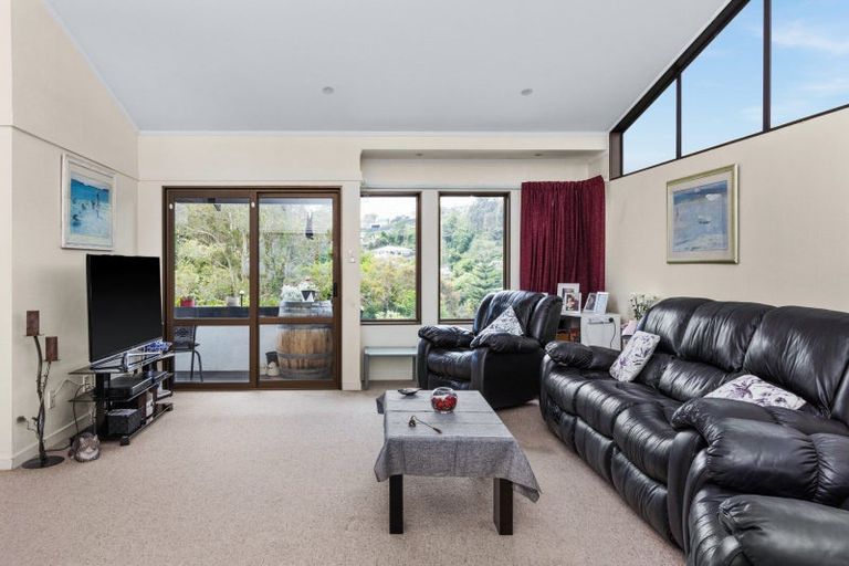 Photo of property in 30a Enfield Road, Hospital Hill, Napier, 4110