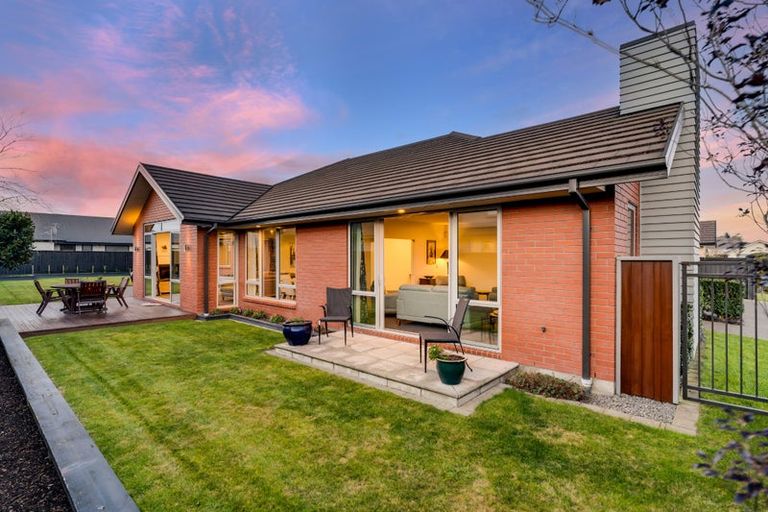 Photo of property in 18 Westpark Drive, Burnside, Christchurch, 8053