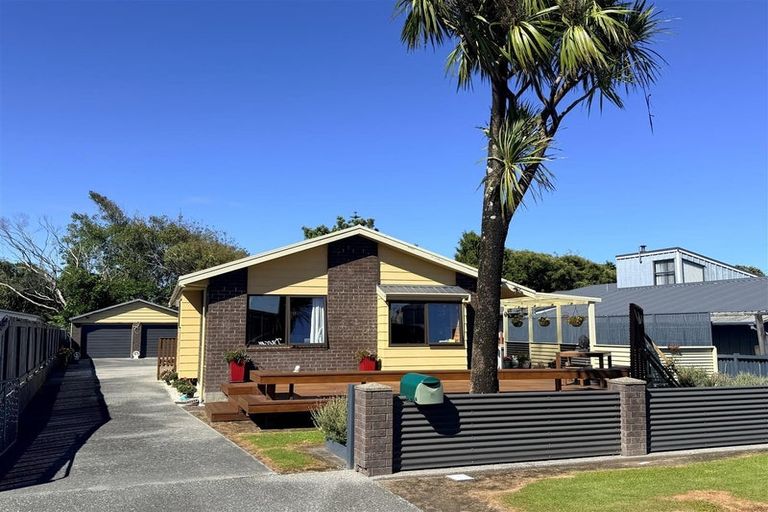 Photo of property in 2 Jamieson Road, Karoro, Greymouth, 7805