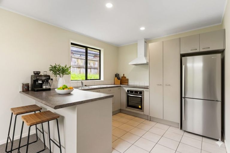 Photo of property in 14 Dovey Place, Massey, Auckland, 0614