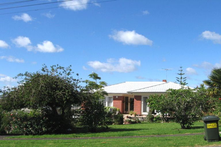 Photo of property in 71 Exmouth Road, Northcote, Auckland, 0627