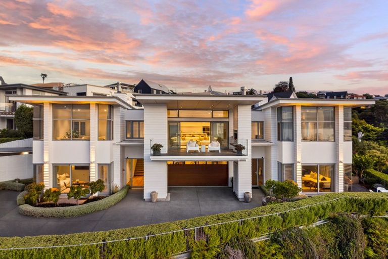 Photo of property in 40 Roslyn Road, Bluff Hill, Napier, 4110