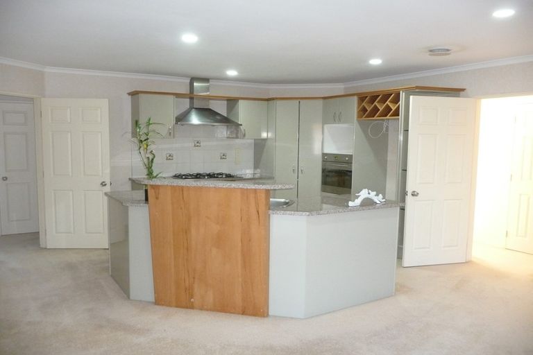 Photo of property in 4 Ballyroney Place, East Tamaki, Auckland, 2013