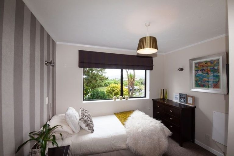 Photo of property in 75 Halswater Drive, Churton Park, Wellington, 6037