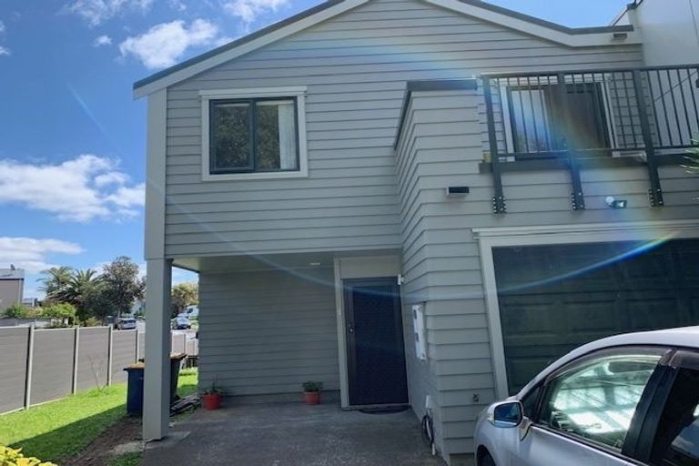 Photo of property in 1/25 Fields Parade, Oteha, Auckland, 0632