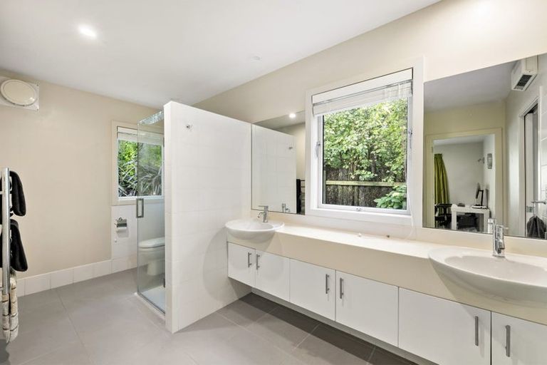 Photo of property in 5 Glentui Grove, Khandallah, Wellington, 6035