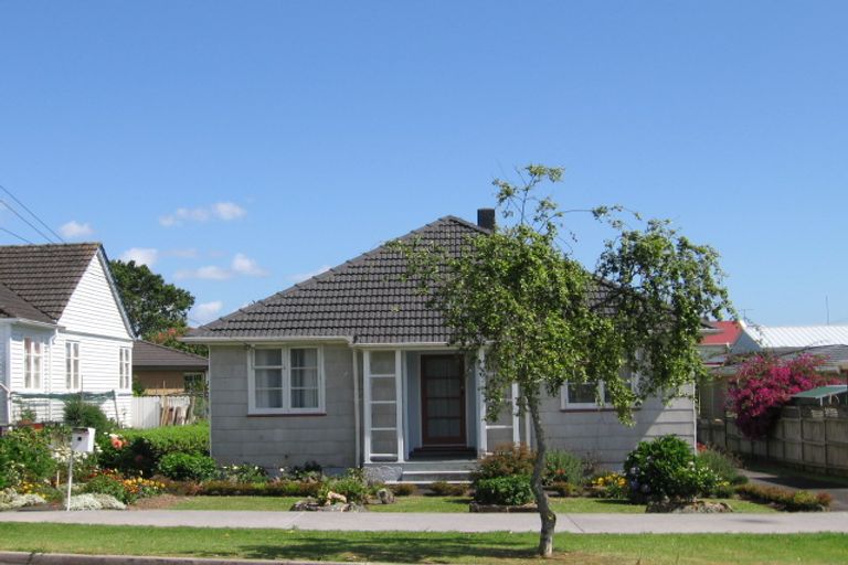 Photo of property in 3 Busby Street, Blockhouse Bay, Auckland, 0600