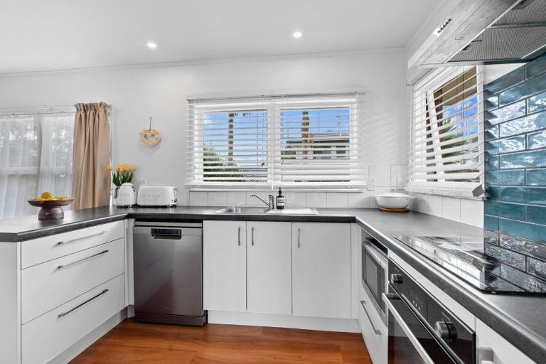 Photo of property in 3/3 Marsh Avenue, Forrest Hill, Auckland, 0620