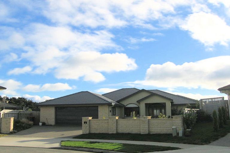 Photo of property in 30 Quadrant Heights, Paraparaumu, 5032