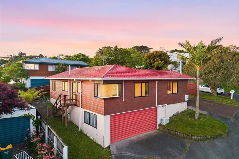 Photo of property in 1/3 Valecrest Place, Bayview, Auckland, 0629