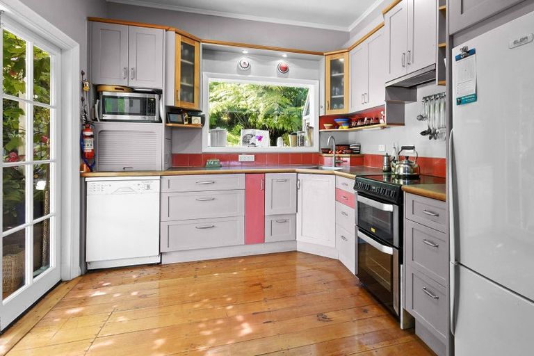 Photo of property in 18 Ngaumatau Road, Point Howard, Lower Hutt, 5013