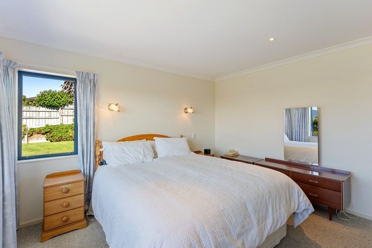 Photo of property in 4 Te Ropata Place, Waikanae Beach, Waikanae, 5036