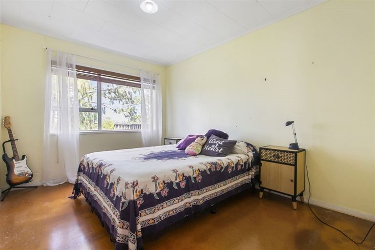 Photo of property in 9 Woodhouse Place, West Harbour, Auckland, 0618