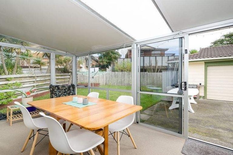Photo of property in 1 Cushla Place, Massey, Auckland, 0614
