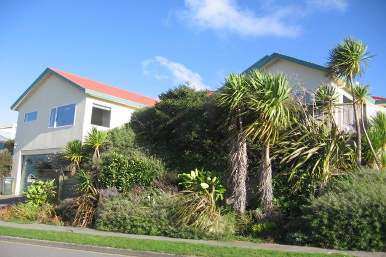 Photo of property in 18 Claverton Grove, Churton Park, Wellington, 6037