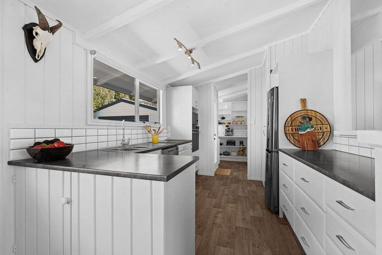 Photo of property in 98 Torkar Road, Clarks Beach, 2122