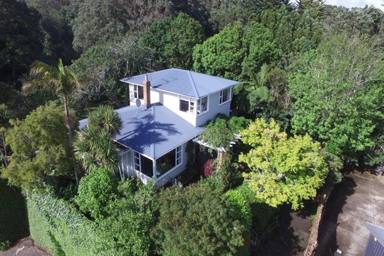 Photo of property in 100 Gover Street, New Plymouth, 4310