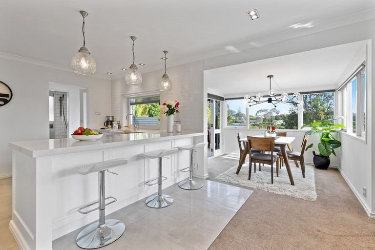 Photo of property in 16 Weatherly Road, Torbay, Auckland, 0630