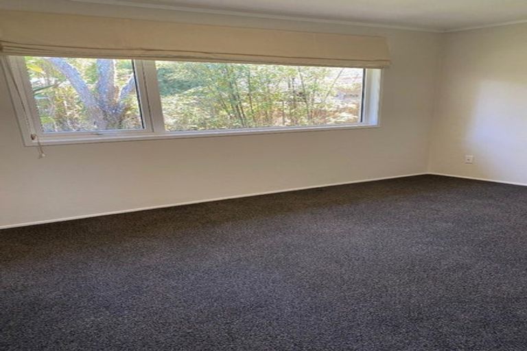 Photo of property in 1/29 Ridgewood Crescent, Birkenhead, Auckland, 0626