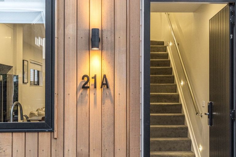 Photo of property in 21a Lumbarda Drive, Kumeu, 0810