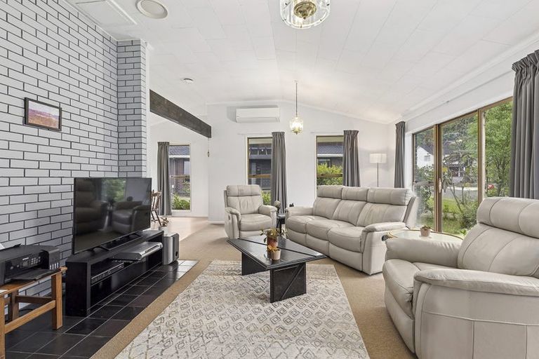 Photo of property in 14 Balliol Drive, Tawa, Wellington, 5028