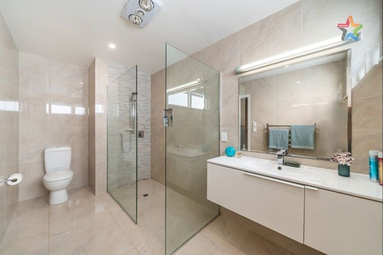 Photo of property in 27 Hinau Street, Woburn, Lower Hutt, 5010