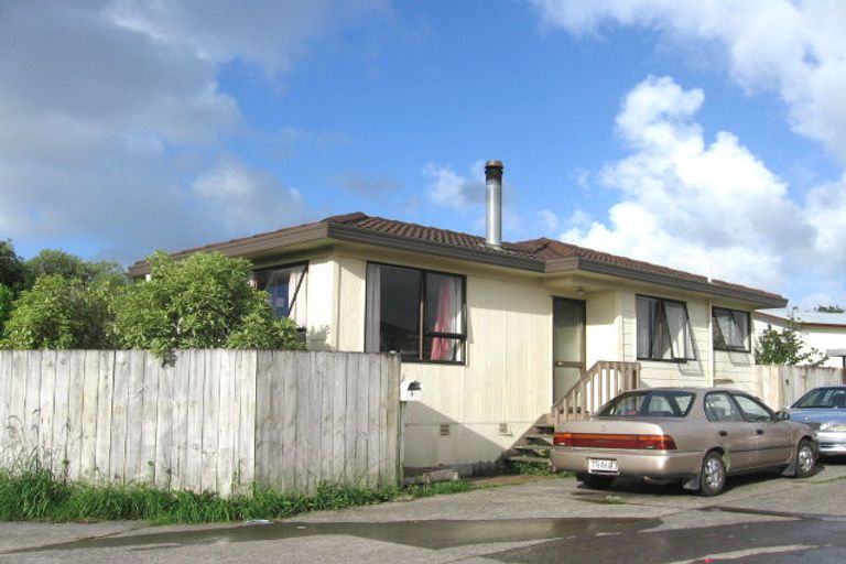 Photo of property in 2/221 Waitemata Drive, Ranui, Auckland, 0612