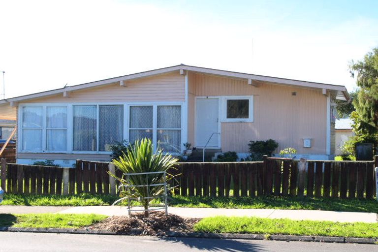 Photo of property in 62 Hokianga Street, Mangere East, Auckland, 2024