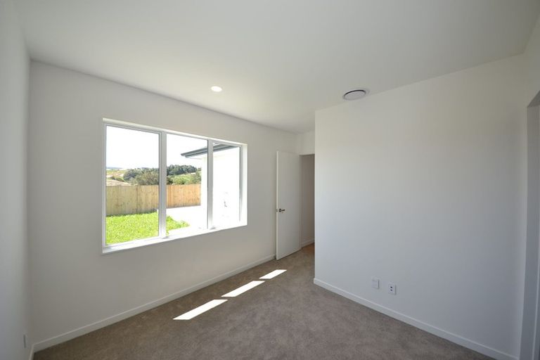 Photo of property in 32 Johns Creek Crescent, Silverdale, 0932