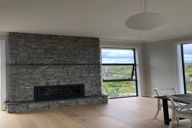 Photo of property in 10 Te Awa Place, Red Beach, 0932