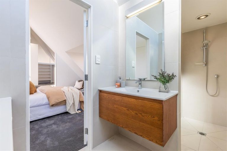 Photo of property in 8 View Road, Campbells Bay, Auckland, 0630