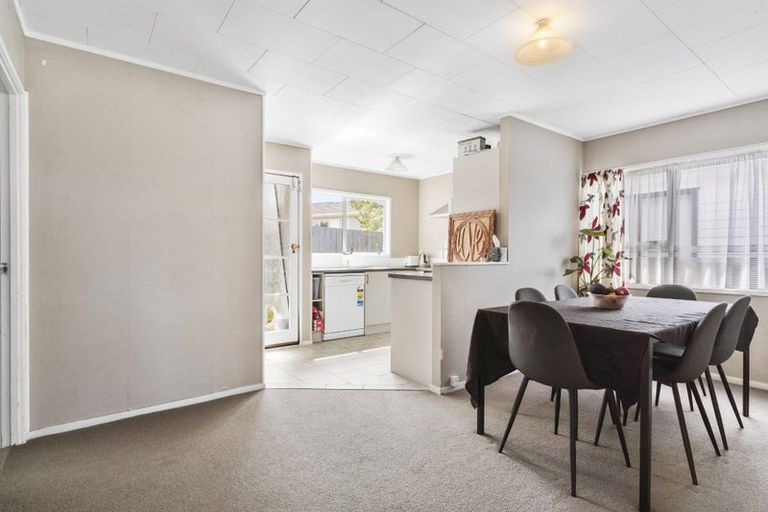 Photo of property in 52 Keegan Drive, Massey, Auckland, 0614