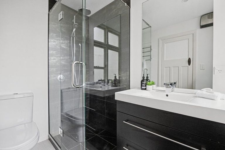 Photo of property in 155 Victoria Road, Saint Clair, Dunedin, 9012