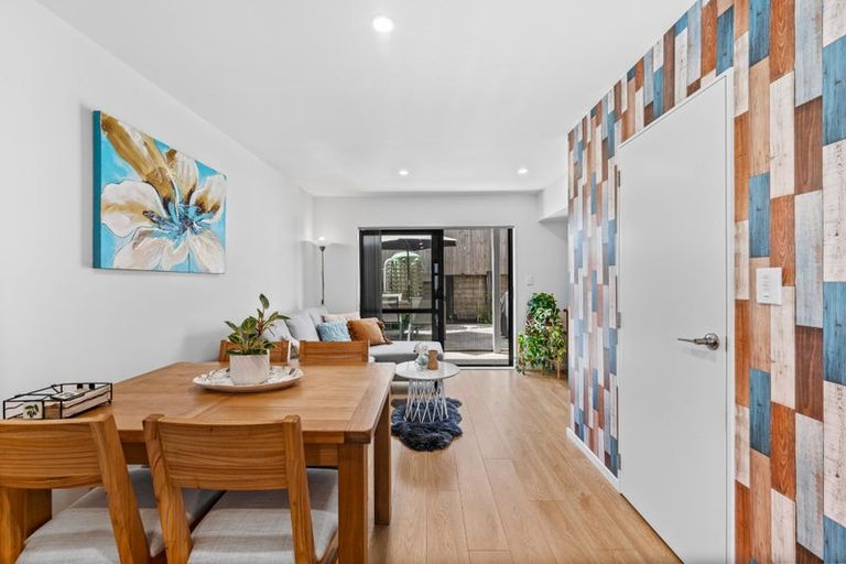 Photo of property in 4/6 South Pacific Place, Henderson, Auckland, 0612