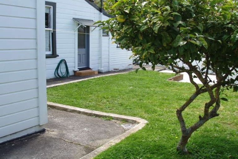 Photo of property in 18-20 Poplar Grove, Thorndon, Wellington, 6011