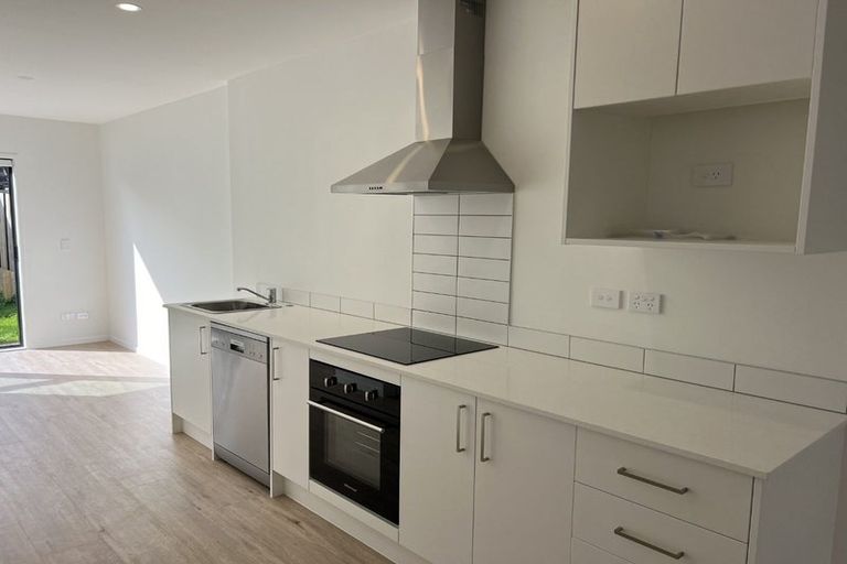 Photo of property in 66 Rauemi Way, Te Atatu South, Auckland, 0610